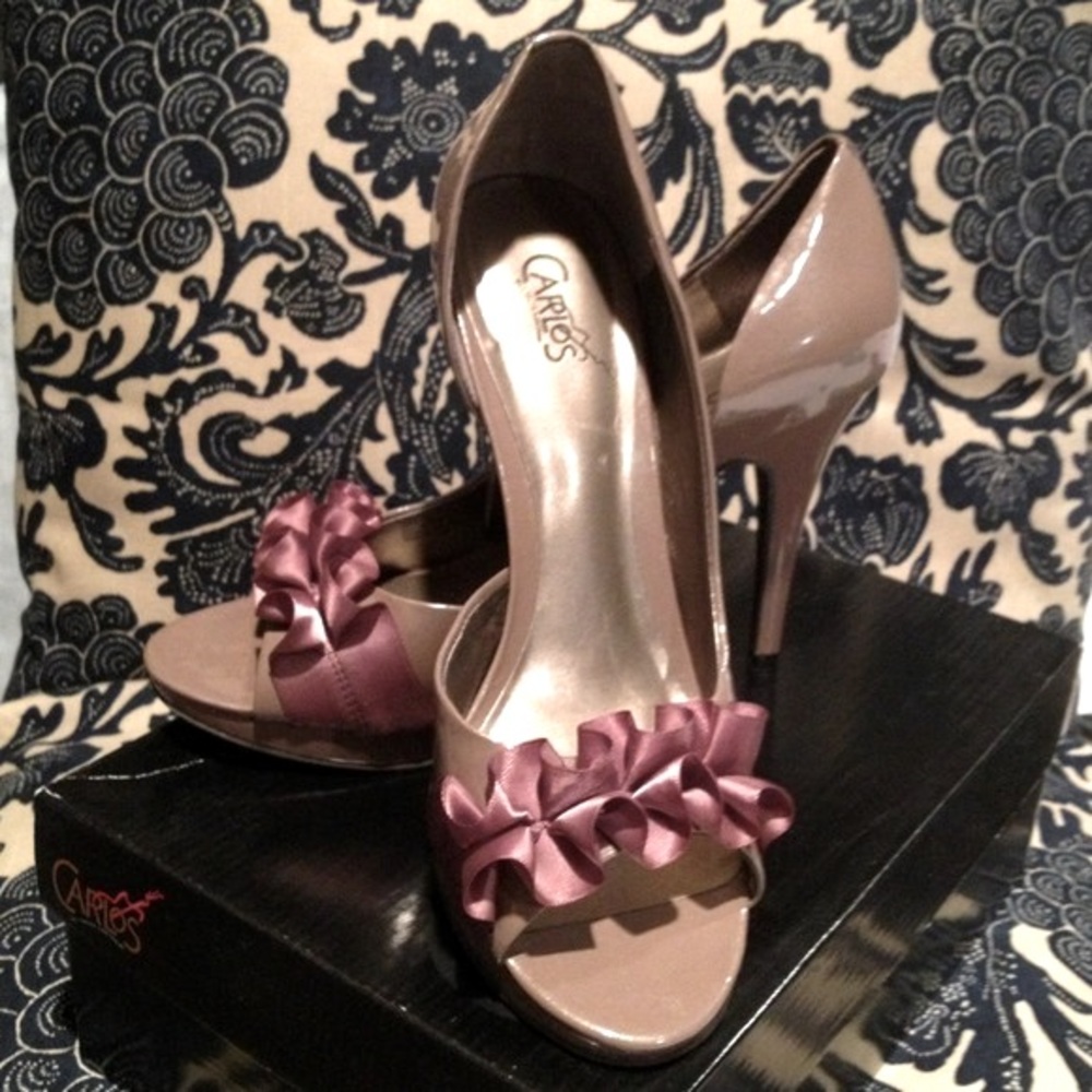 Elegant shoe by Carlos Santana! Brand New in Box!
